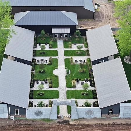 Big Cat Bungalows At The Haven - Lion 2 Canastota Экстерьер фото